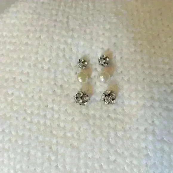 3 pairs of studs - Picture 1 of 1